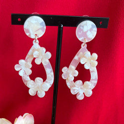 PENDIENTES GOTA NACARADOS FLORES BLANCO