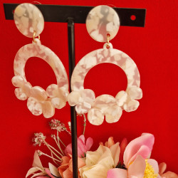 PENDIENTES NACARADOS FLORES BLANCO