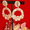 PENDIENTES NACARADOS FLORES BLANCO